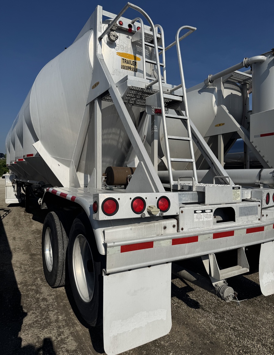 USED 1999 J&L - Image 2